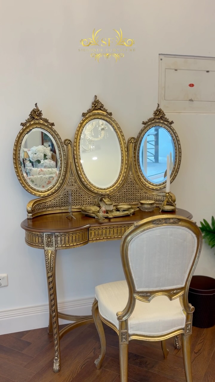 gold ornate arched triple dressing table mirror Royal Heritage Table. Featuring an intricately carved antique finish, three elegant oval mirrors, and a matching upholstered chair, this vanity blends classic craftsmanship Collections_Accessories