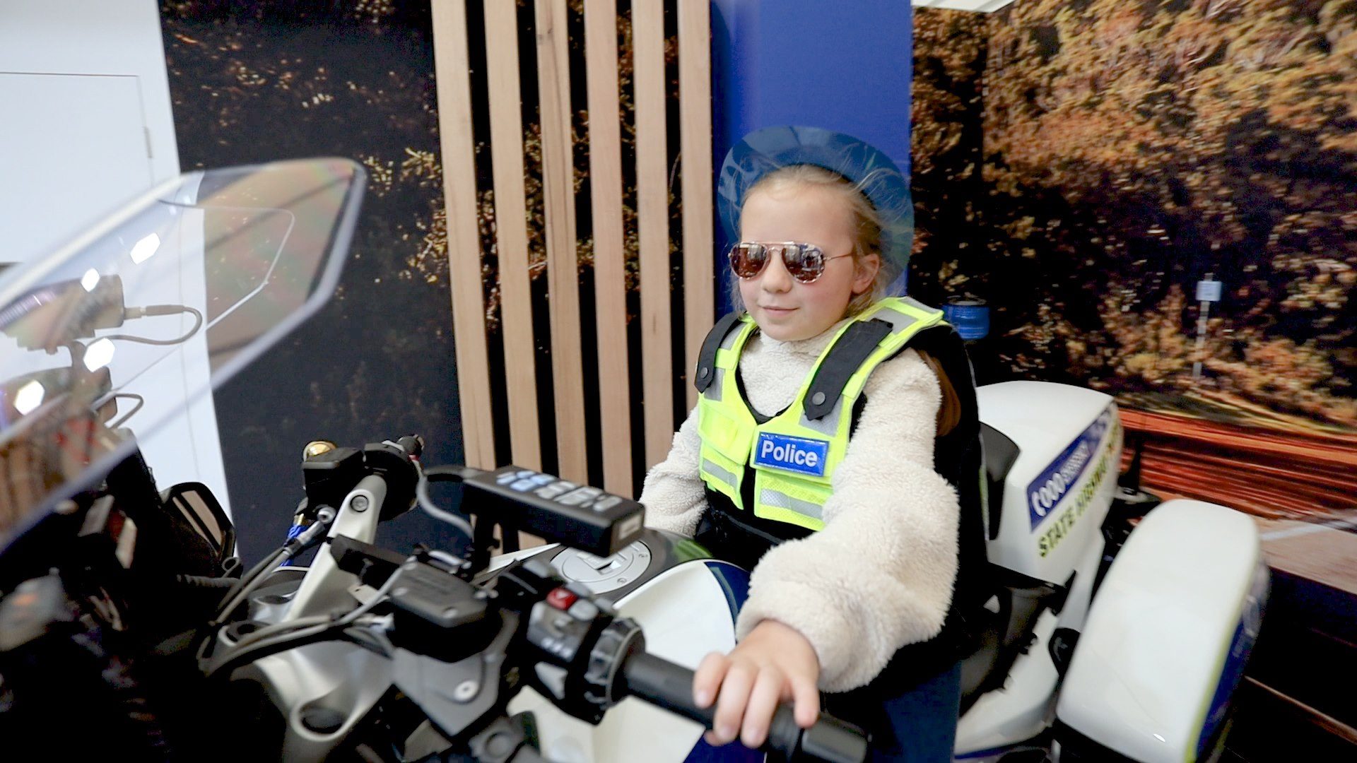aussie-student-reinvents-police-motorcycle-helmet-adds-robocop-features Alex Murphy's Police Helmet The highlight was seeing the