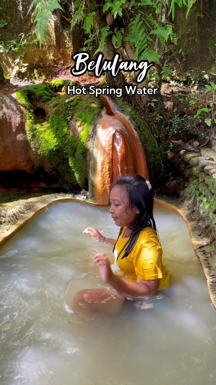 RAMAI SEKALI pengunjung di Yeh Panes Belulang Natural Hot Spring, desa ...