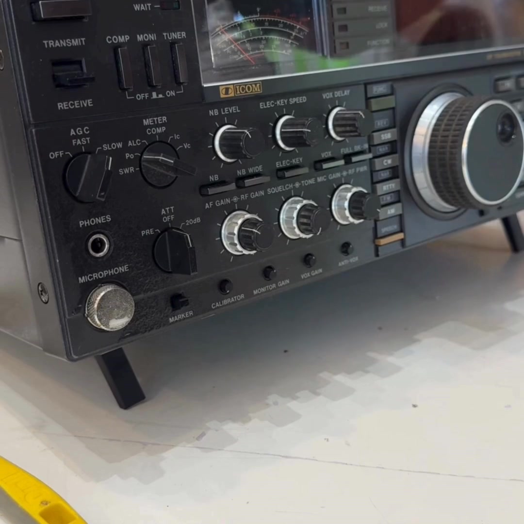 IC-7600 — where legendary Icom clarity meets unstoppable HF power