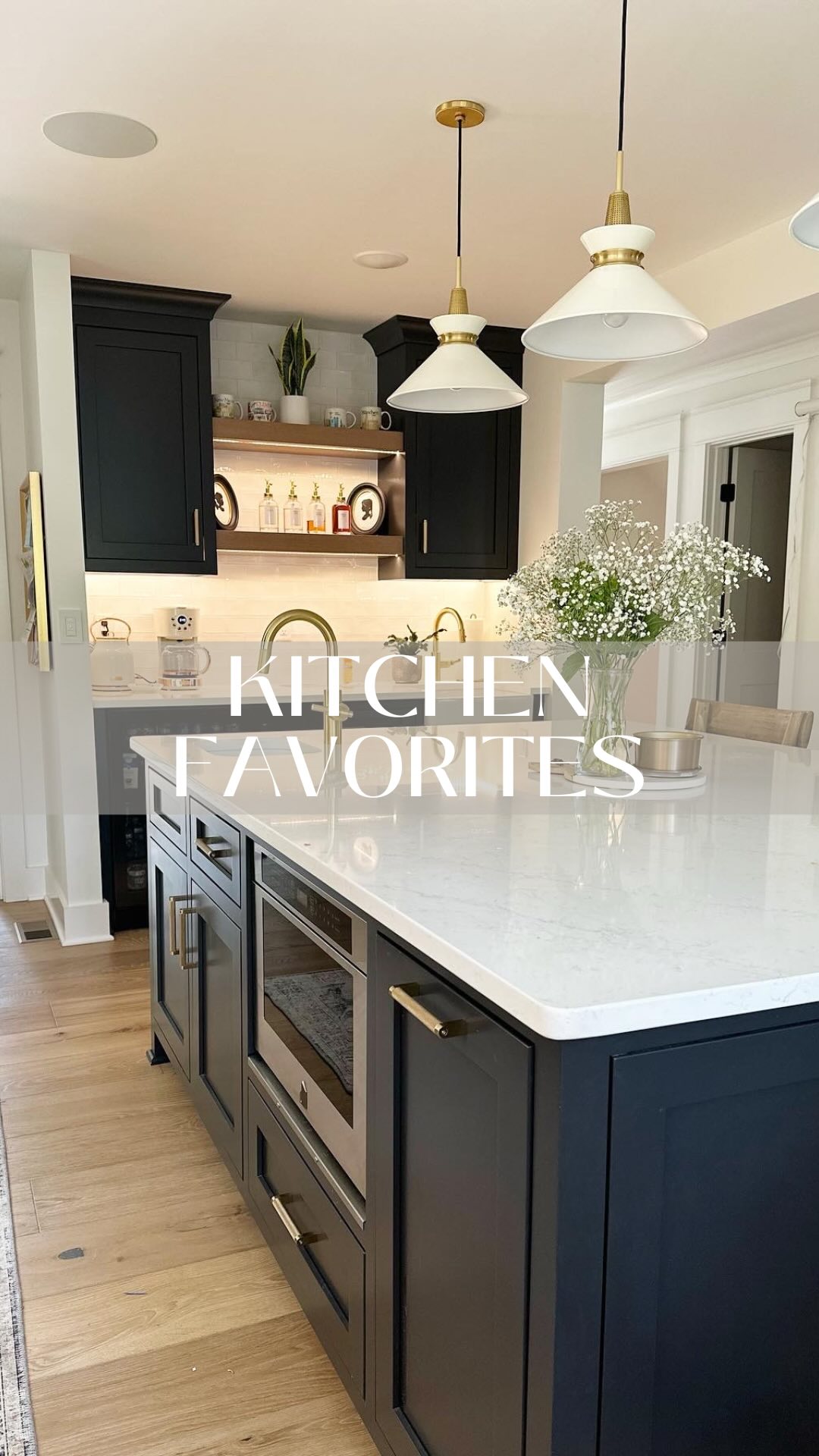 My Fave Kitchen Features: I think this kitchen is beautiful (I’m a ...