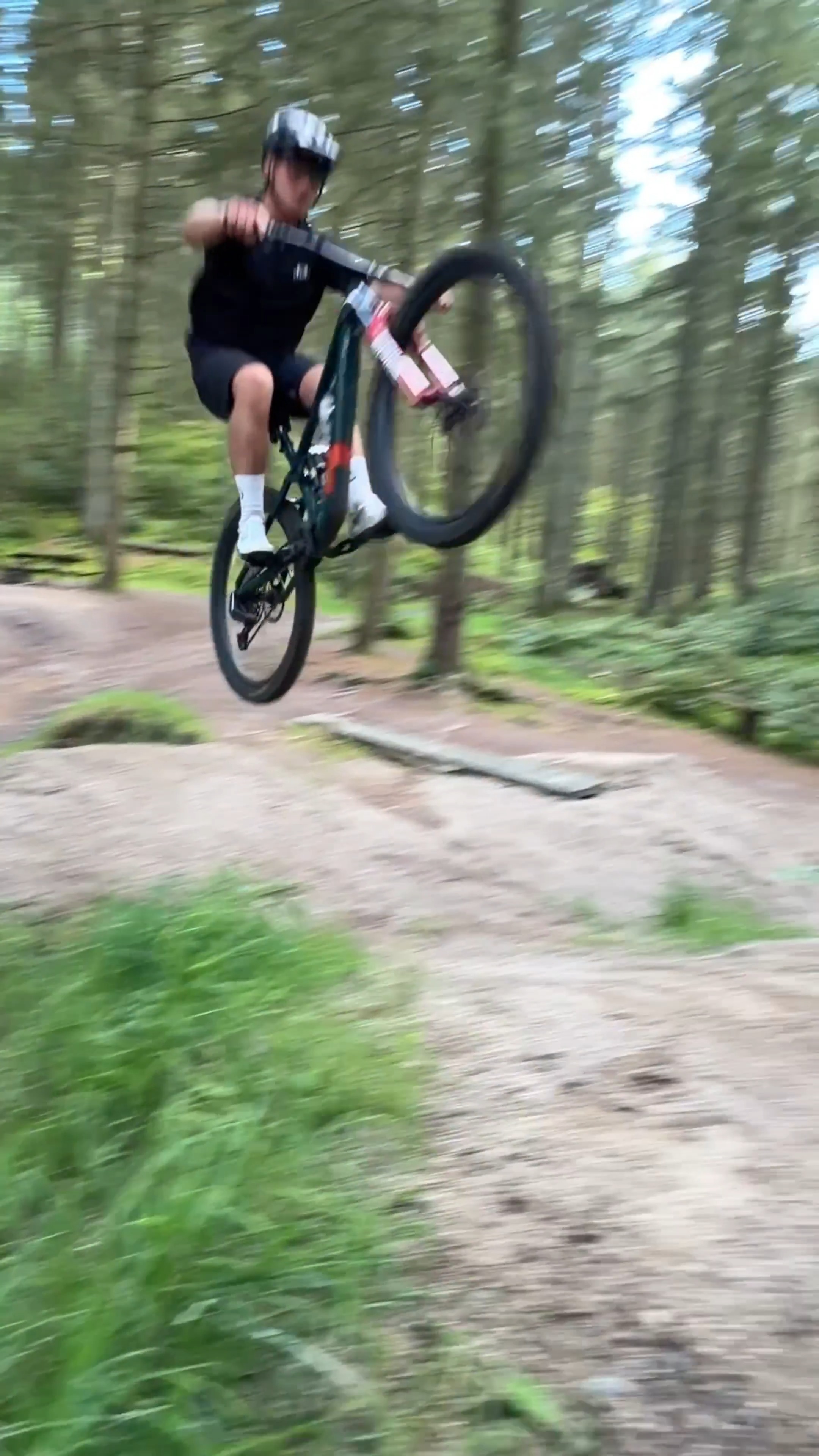 Little loamin' little roamin'🥵, Nikolaj floating around Rold Skov on the  Top Fuel 8 , 🚲: Top Fuel 8 , 🚵🏽: Nikolaj Juhlsen, 🎥: William Elsass |  Trek Bicycle | Facebook