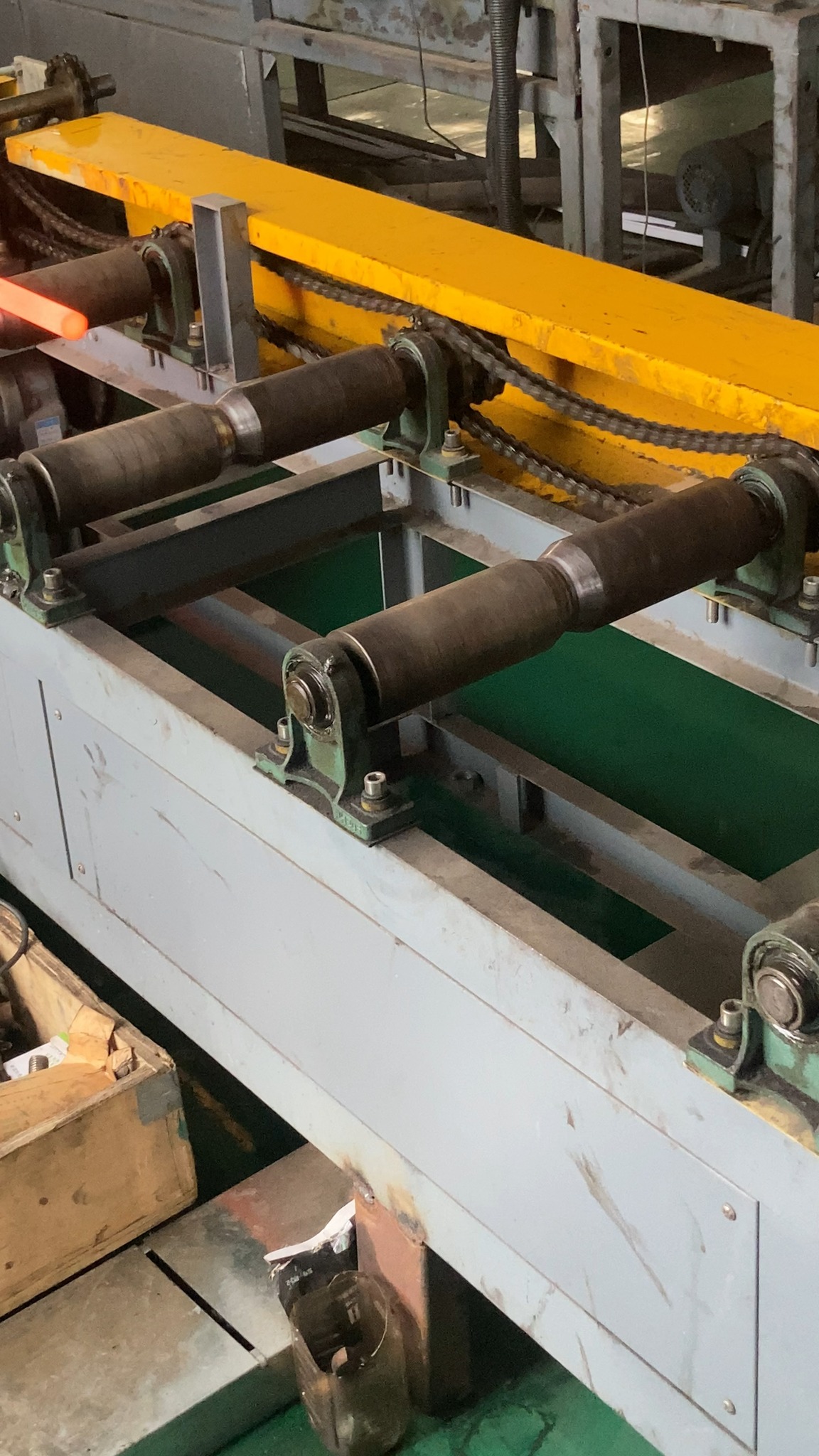 Make in China The process of rolling the shock absorber spring of the ...