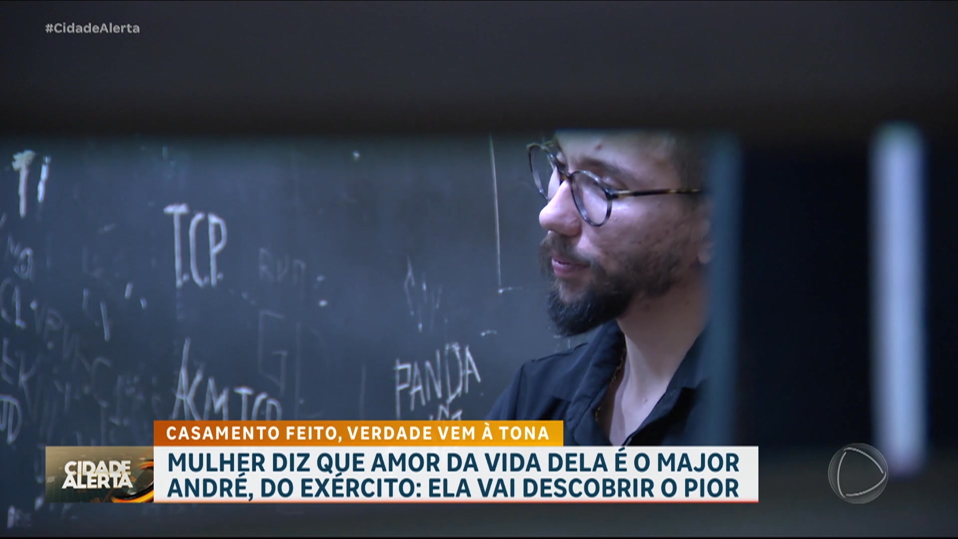 Um jovem identificado como André Ribeiro de Souza Martins foi preso ...