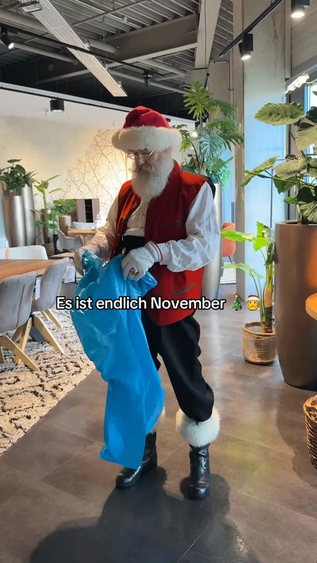 Wurde auch langsam mal Zeit 😍🎄🎅🏼, #christmas #möbelbohn #möbelhaus #crailsheim #weihnachten #weihnachtsmann #funny #tiktok #christmasmagic | Möbel Bohn