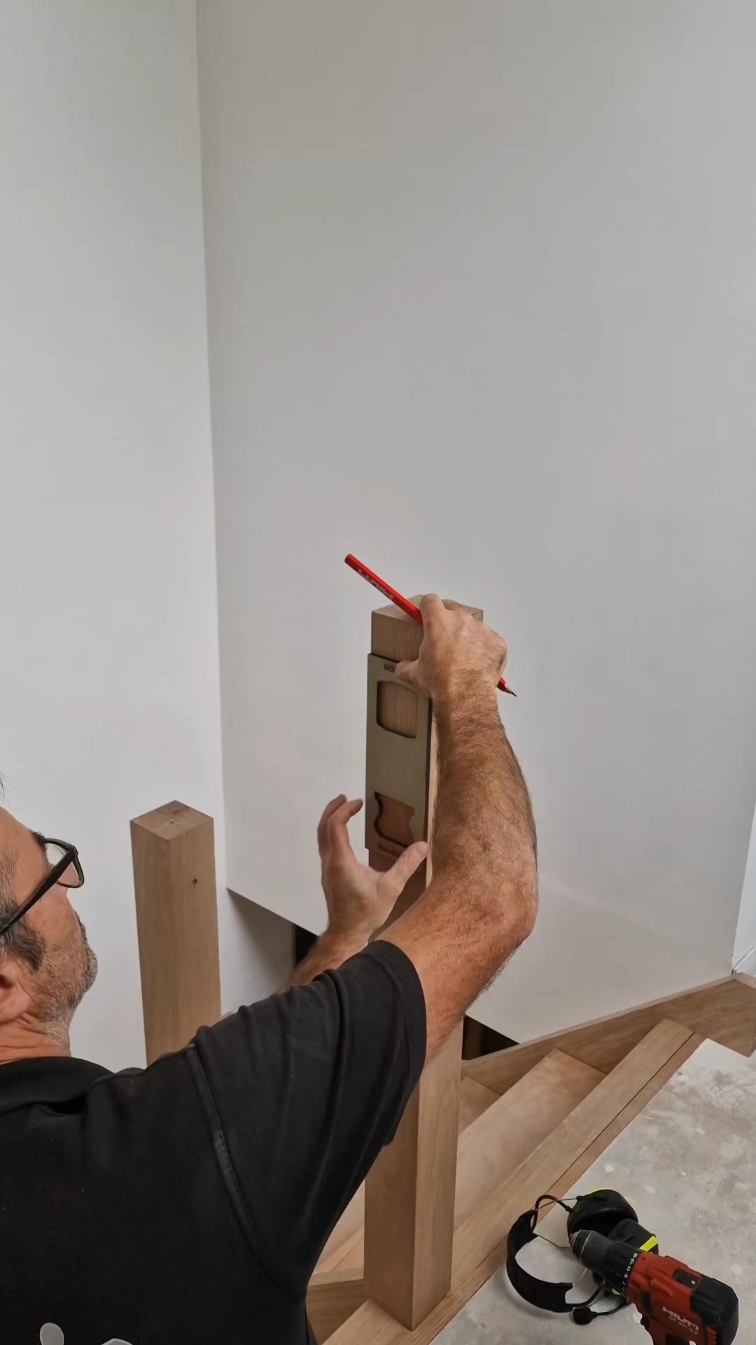 Handrail fitting with a full mortice using a router and jig, super easy ...