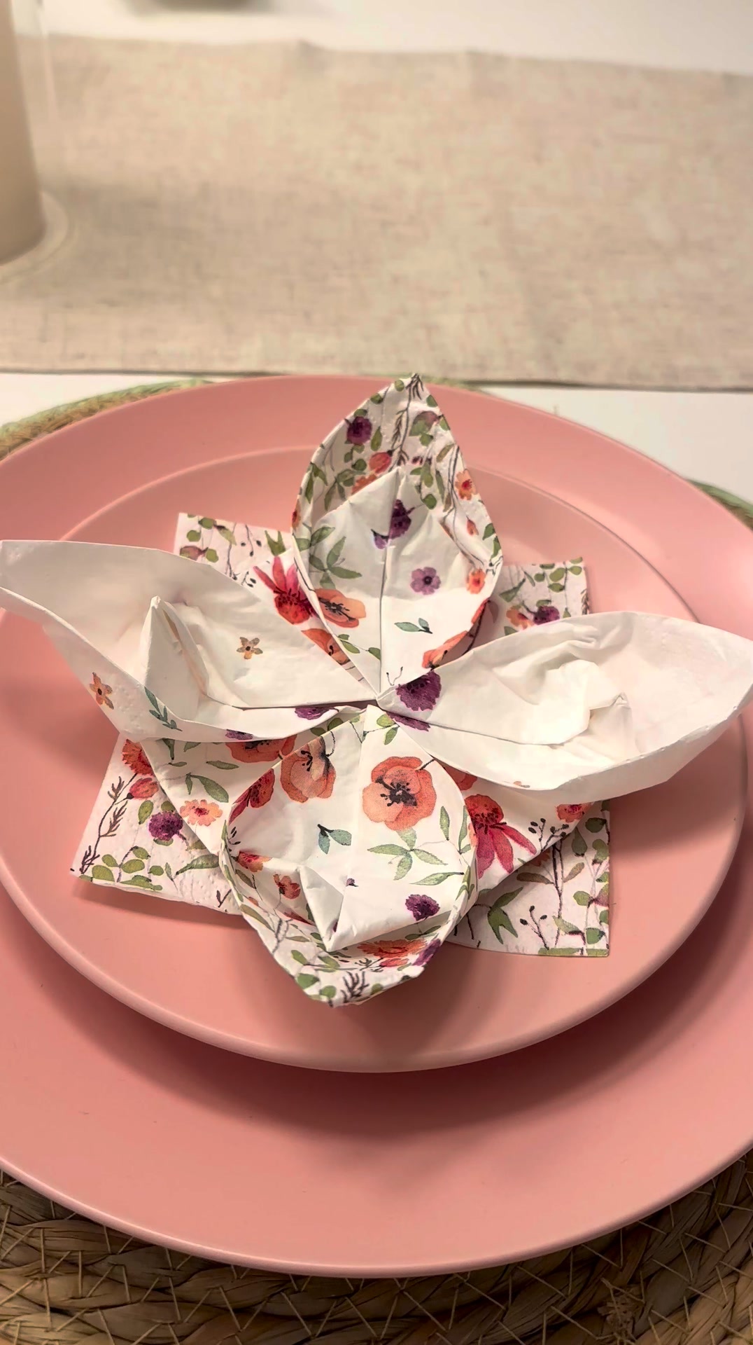 DIY für Ostern ✨, Mit Servietten ab nur 1,49 € zauberst du im Handumdrehen echte Hingucker 😍, Speicher das Video ab zum Nachmachen 🙌, #DIY #HomeDecor #Kreativ #BudgetFriendly #Upcycling | KiK