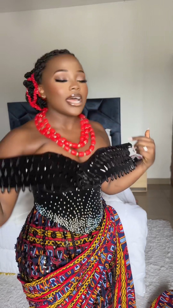Ouhhh. I’ll make a very very fine bride 😍 Glammed up by Niki Heat ...