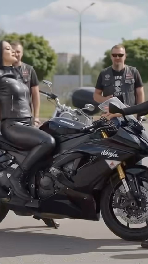 🏍️ Kawasaki ZX-4RR: Small Displacement, Big Attitude 💚 Meet the