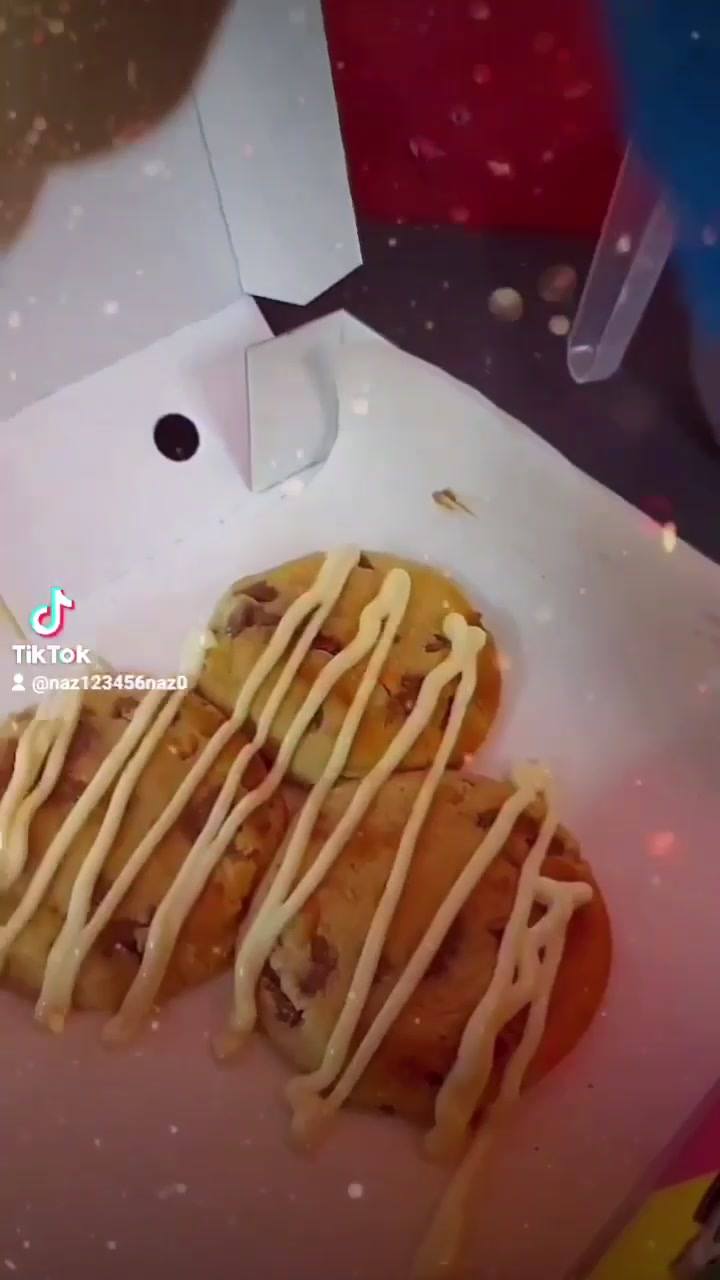 White Kinder Bueno 🤤 Open till 10pm! Call 07835510895 to place your ...