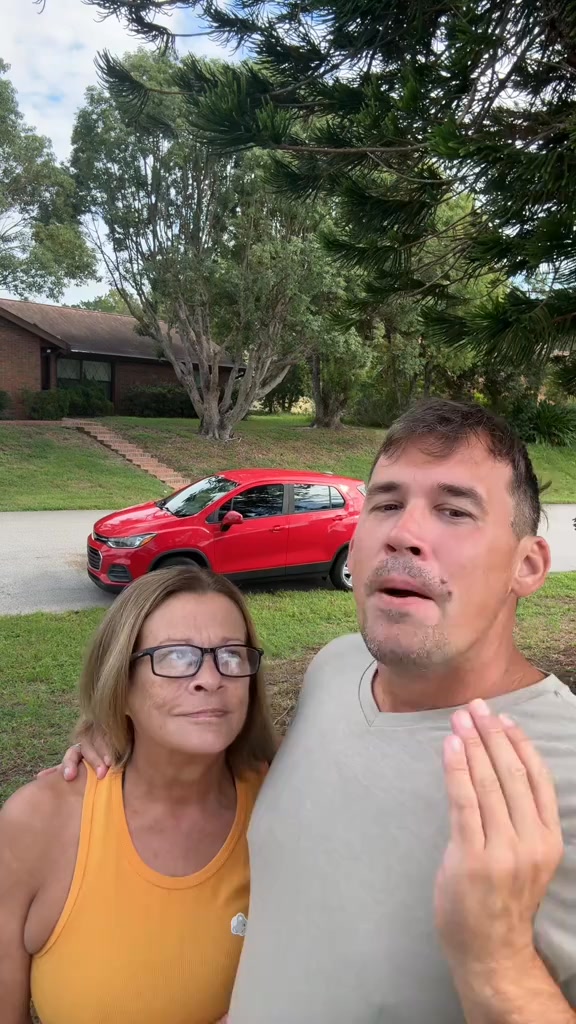 Cleaning my moms car because it s her birthday and she gave birth to me ...