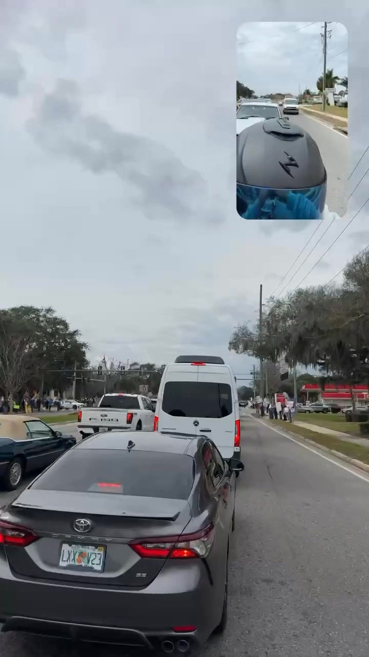 Hundreds gather protesting in new Smyrna at the Wawa | CFL Report