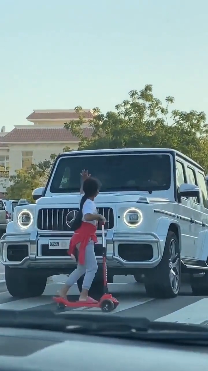 Sheikh Mohammed stops car for kids to cross the road His Highness ...