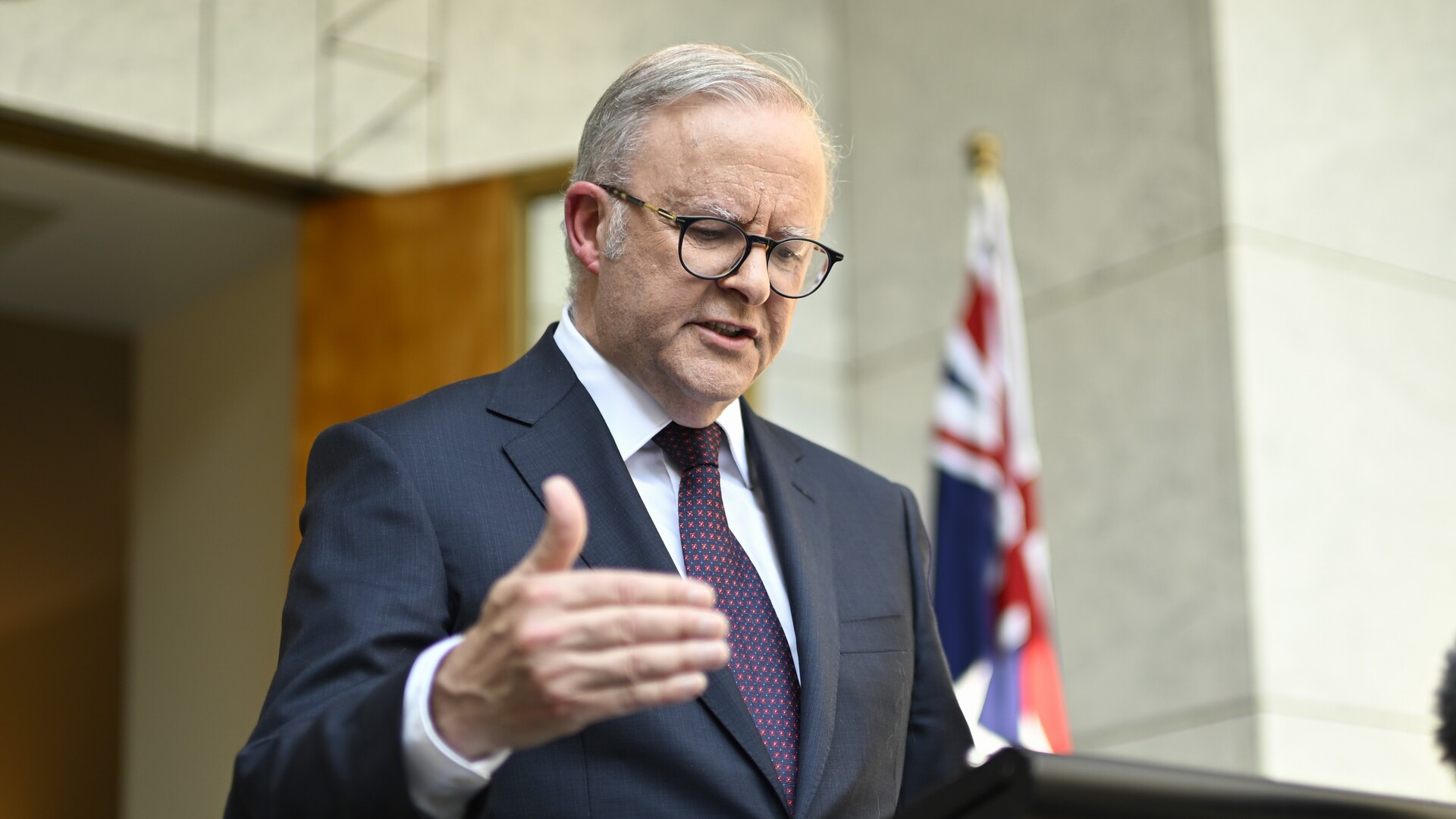 Prime Minister Anthony Albanese says he sympathises with Bondi victims ...