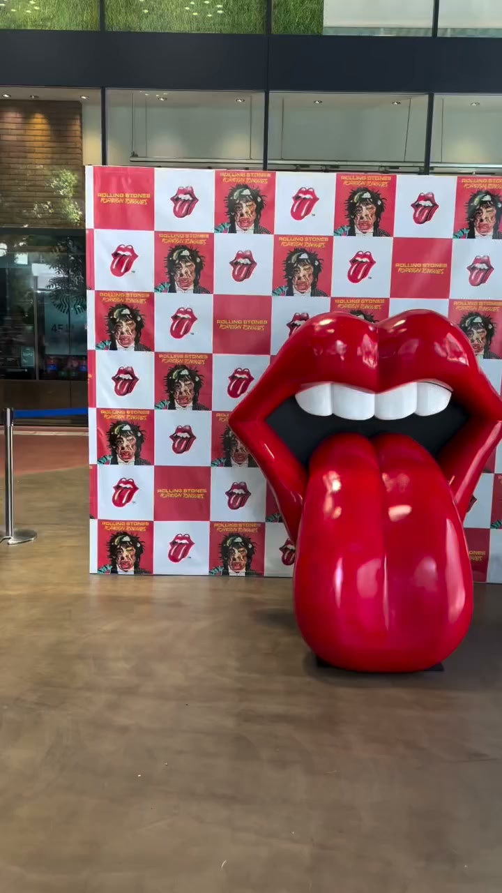 浅井健一ツアーグッズ 大人気のテーブルクロスも会場で発売中！ SEXY