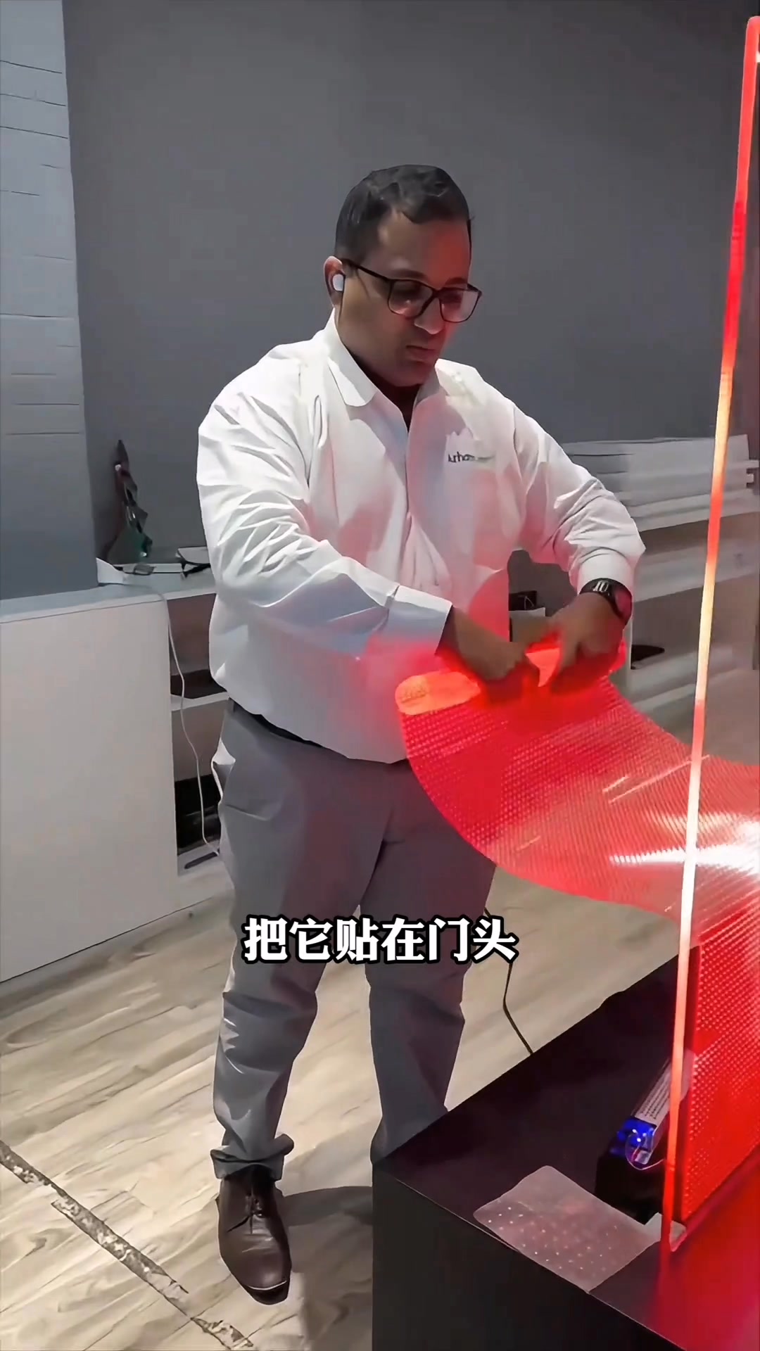 Led flexible film screen. Email:cntotemopto@gmail.com Web:www.cn-totem ...