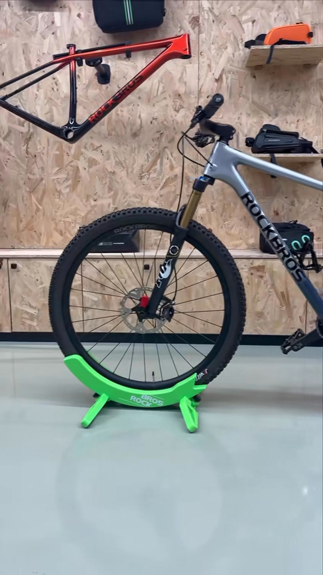 I finally found a bike stand that actually makes sense for small
