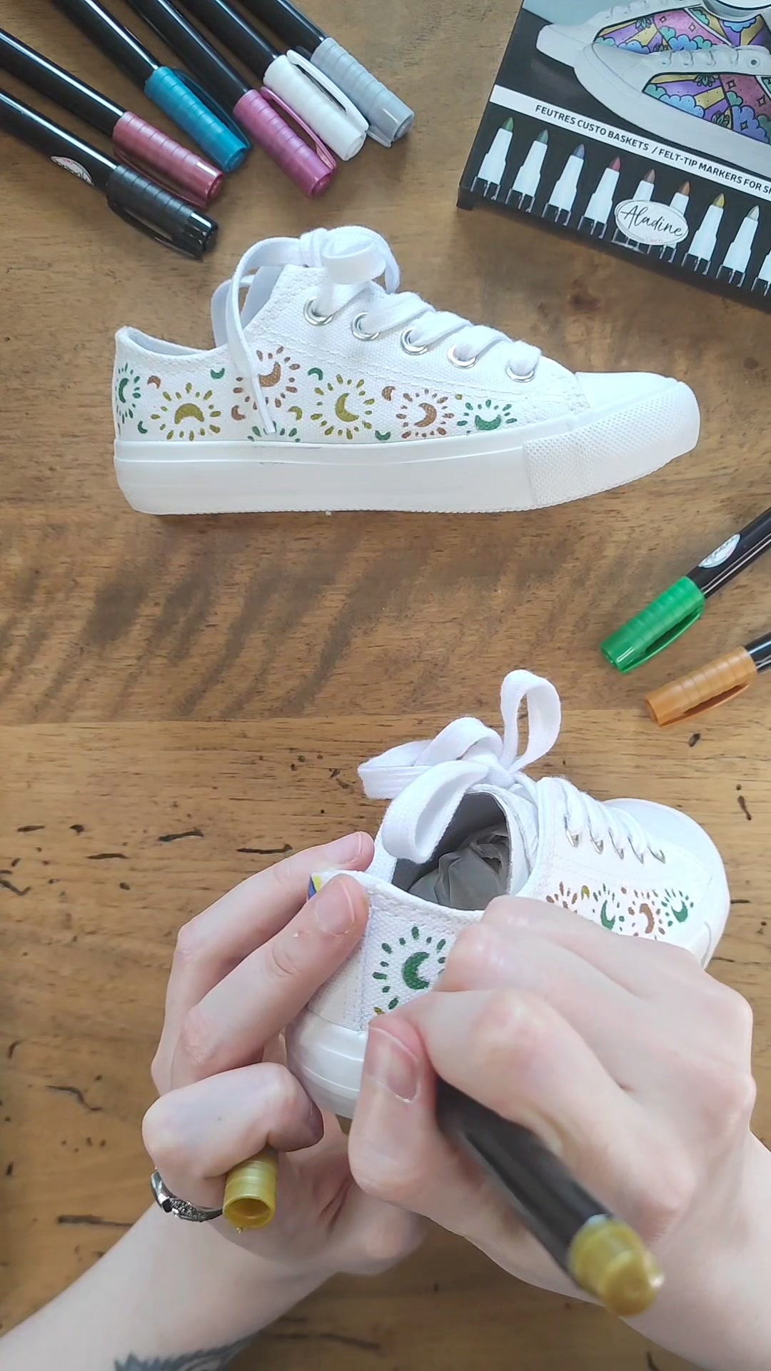 Aladine 10 Feutres Métalliques Pour Sneakers – Customisation Cuir Et Synthétique – Or, Argent, Noir, Blanc, Etc.