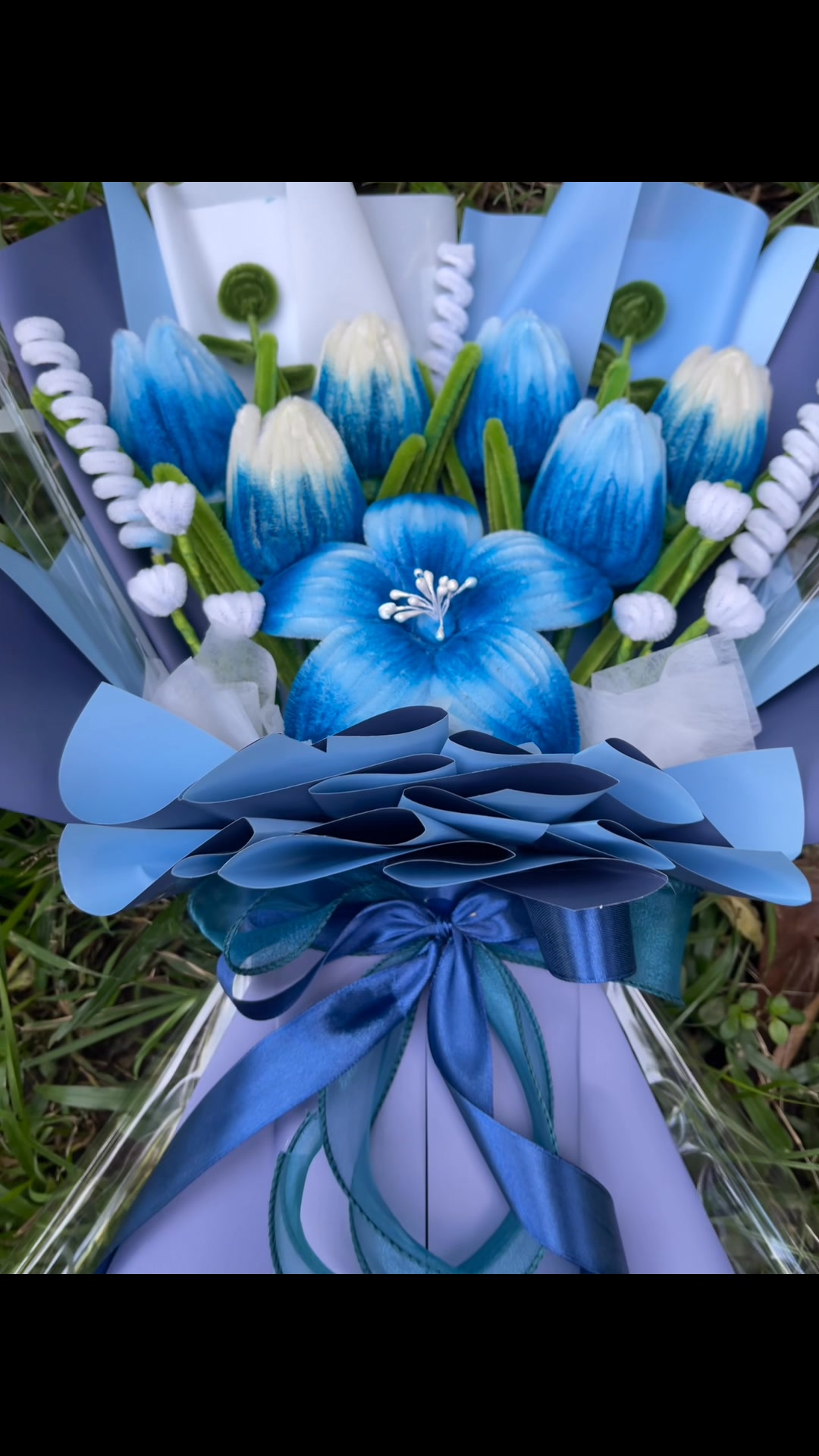 Bluetiful bouquet just for u 💙 #fuzzywireflowerbouquet #fuzzywireflower ...