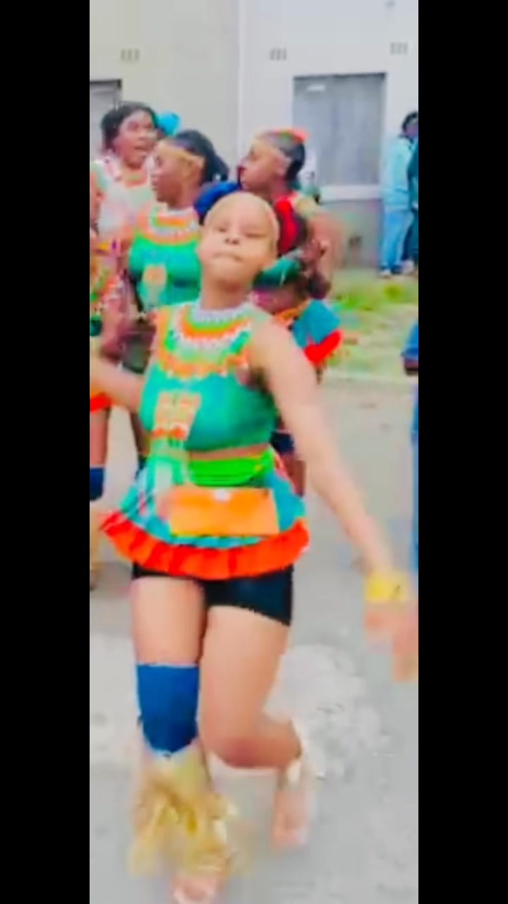 Ngisacela owazi leliqhawe lanjean elincane angixhumanise nalo ngiliphe ...