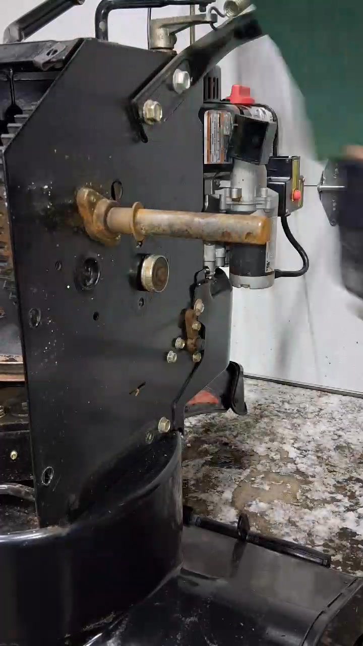Friction disc replacement on an Ariens Sno-Tec #ariens #KingofSnow # ...