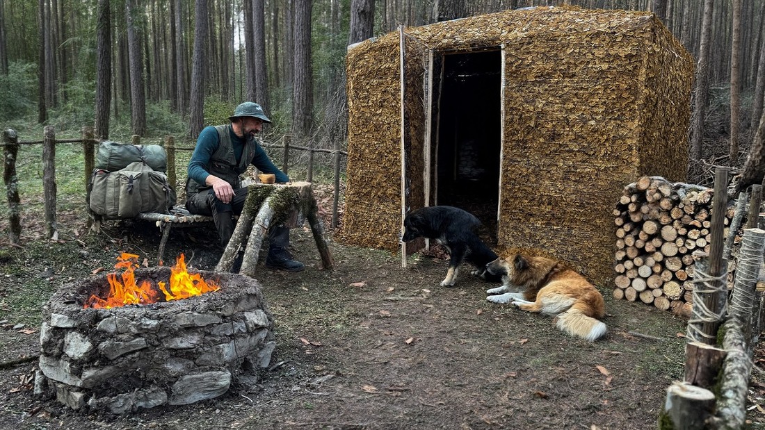 Building a Warm Leaf Shelter Secret Primitive Bushcraft in the Autumn ...