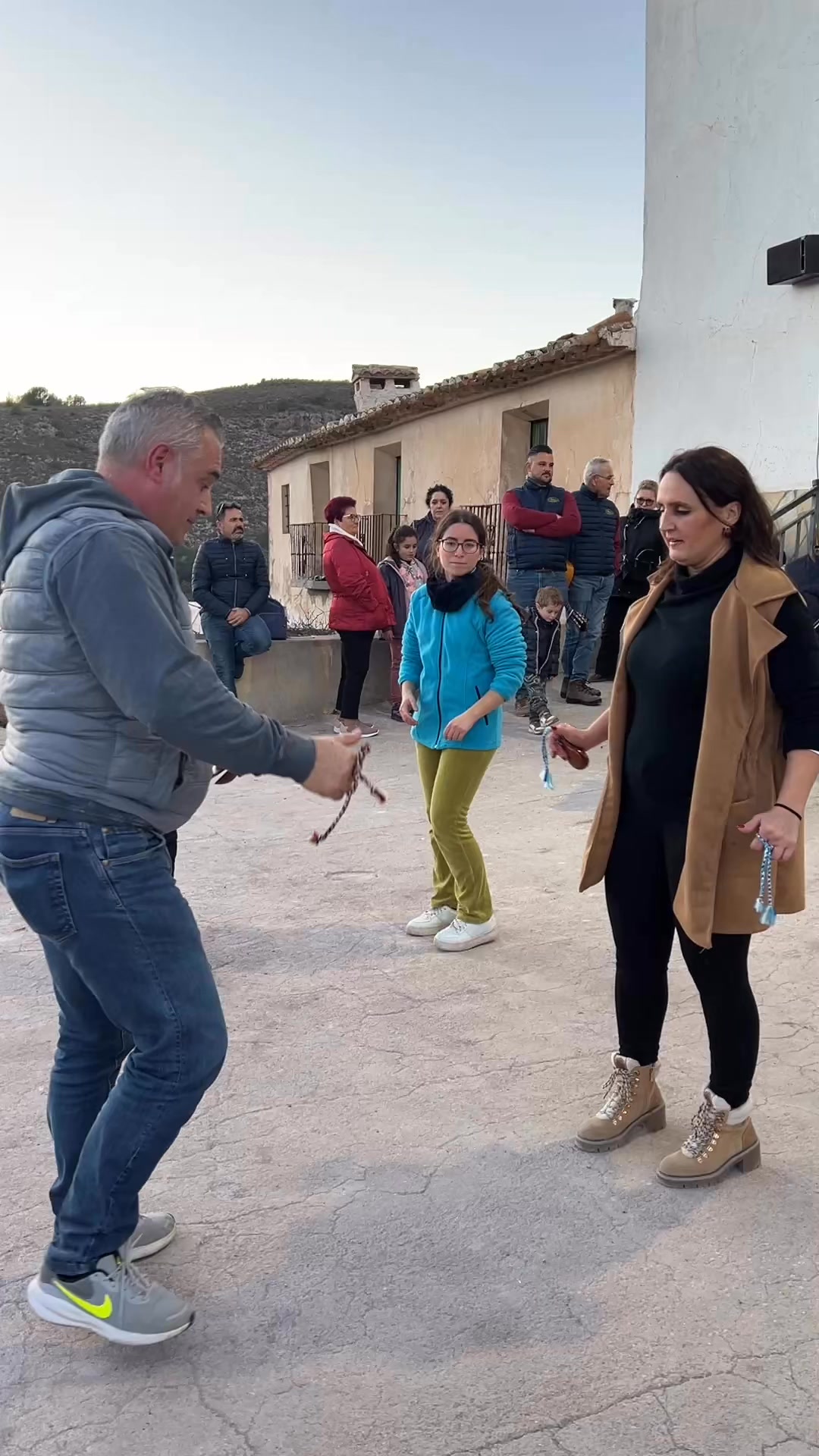 Y seguimos con más baile del pasado domingo en la romería del Praico ️ ...