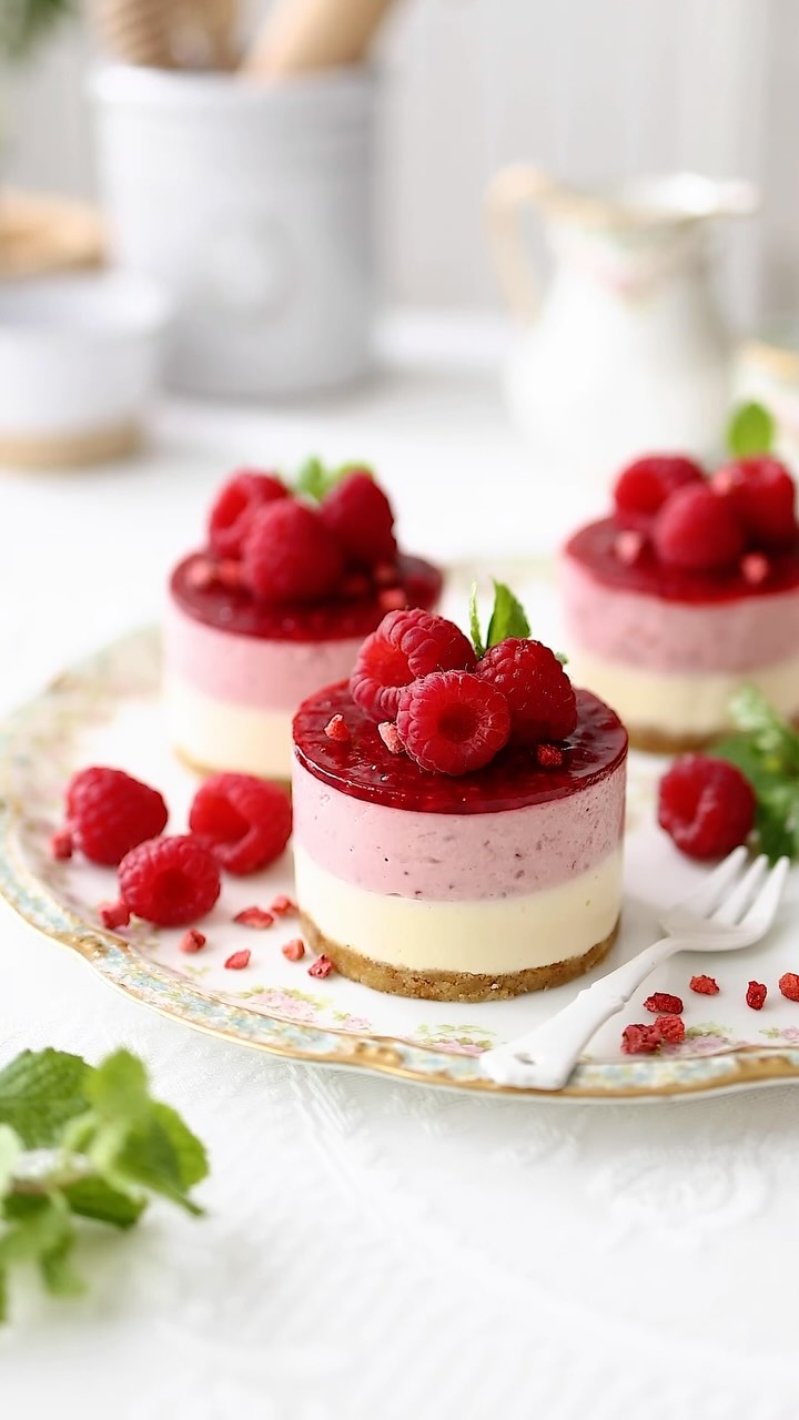 No-bake Raspberry Cheesecakes ️ Ingredients Base 75g your favorite ...