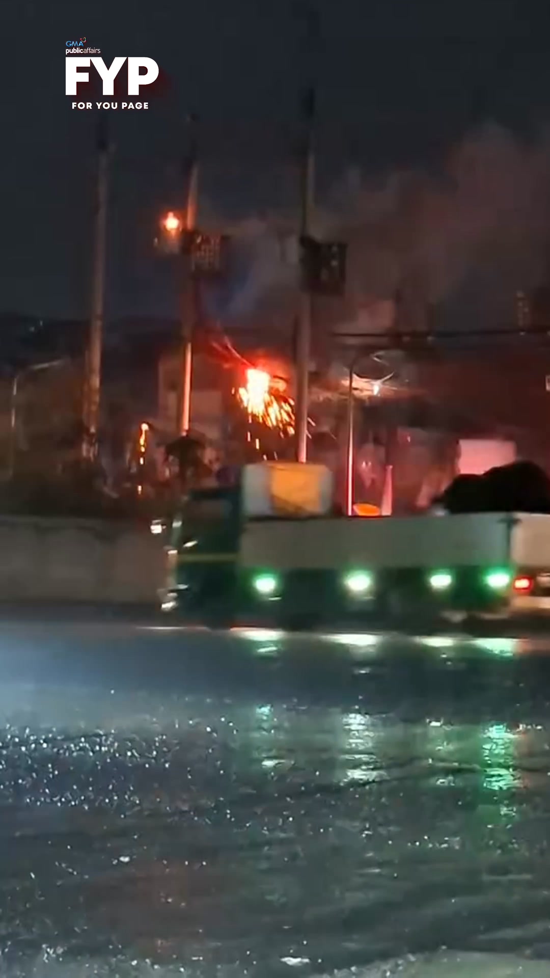 ILAN PANG KUHA SA SUNOG SA NAVOTAS Nagsiputukan ang kable ng poste sa ...