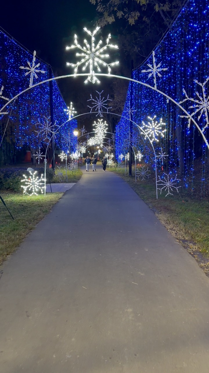 Pigeon Forge Winterfest wonders of light FREE walking trail is now open ...