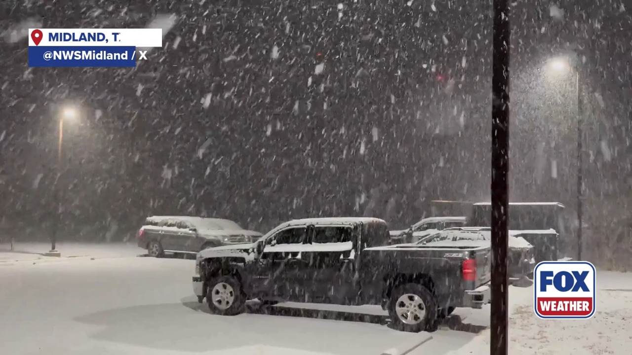 SNOW STACKING UP ️: Rapid snowfall in Midland, Texas, is covering cars ...