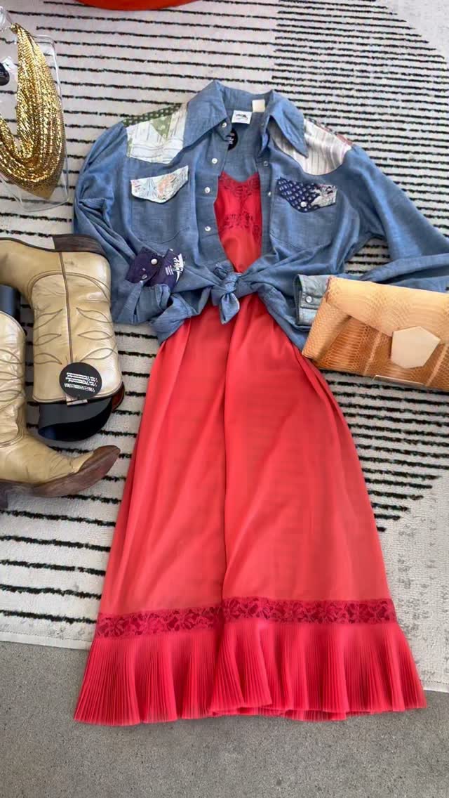 slip dress with denim jacket Frilly dresses for Fall are the perfect layering piece ✨, Add cowboy boots, patchwork denim, a snakeskin clutch and a bandana mesh necklace for instant glamour., Shop today to find your perfect Short Black Floral Tiered grey dress Midi slip SIZE:MED