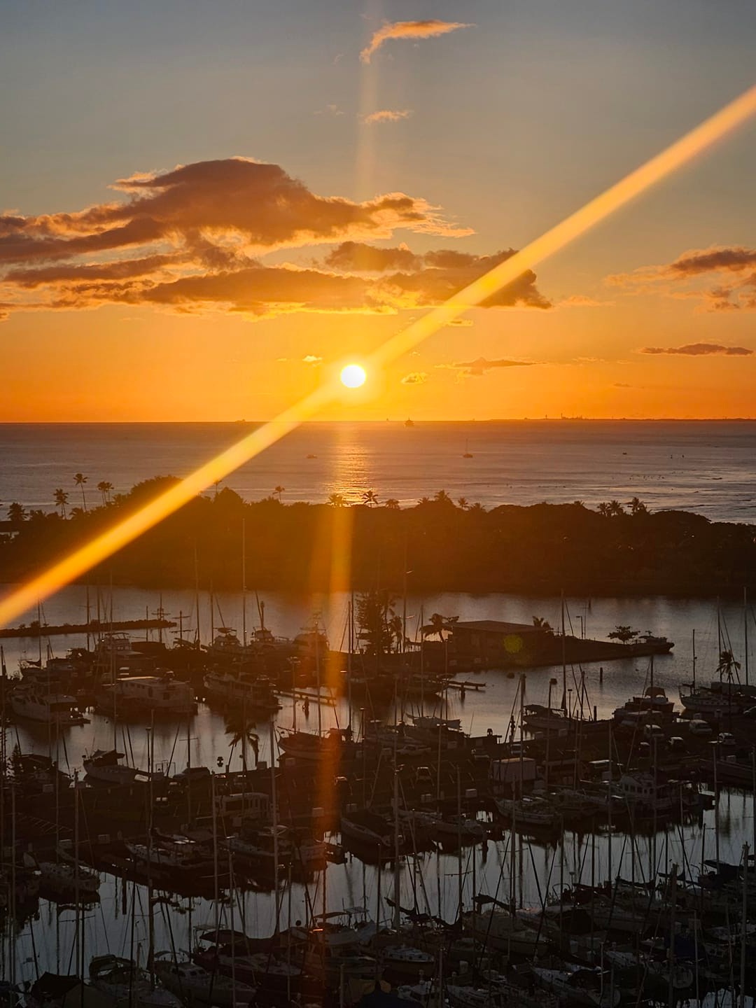 A beautiful sunset today in Waikiki, Hawaii. Perfect timing when I ...