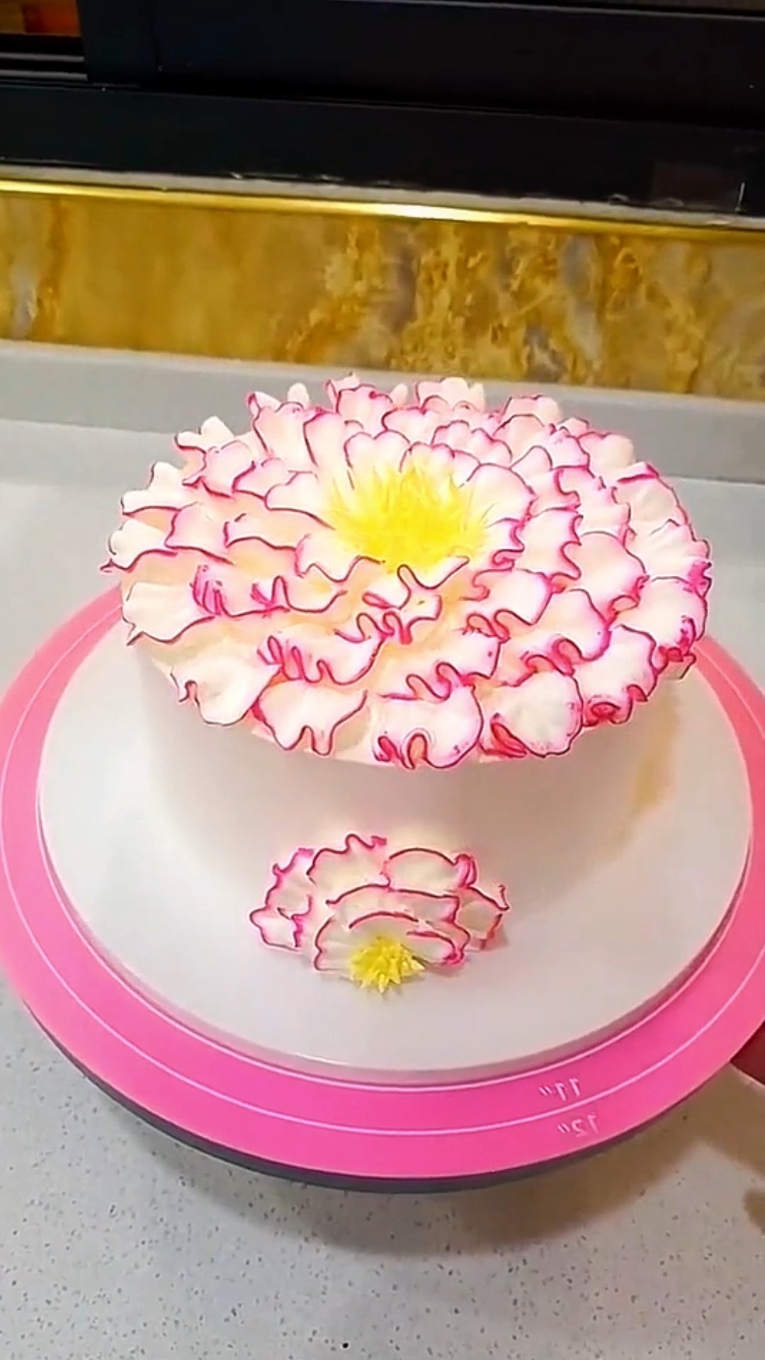 Lovely cake design by BruleePasteleriaCreativa | 24/7 Cake Affairs