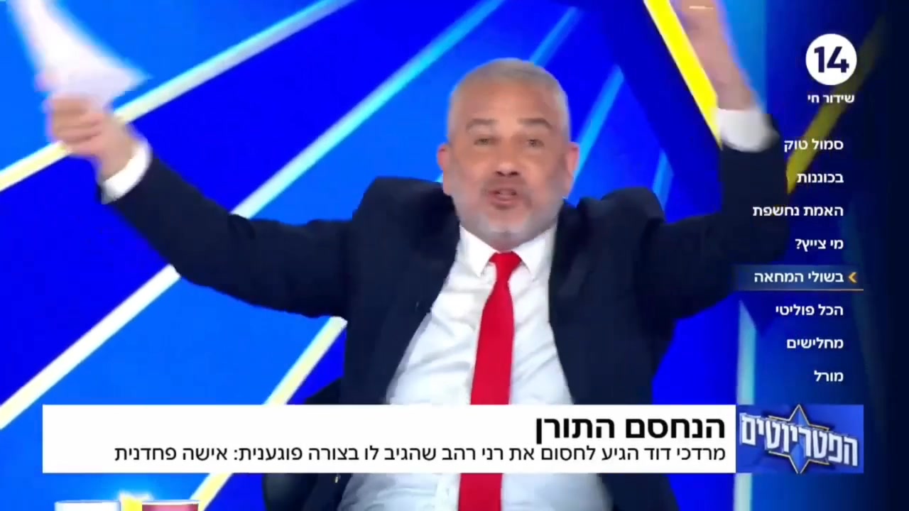 יושב עם ראש אמן