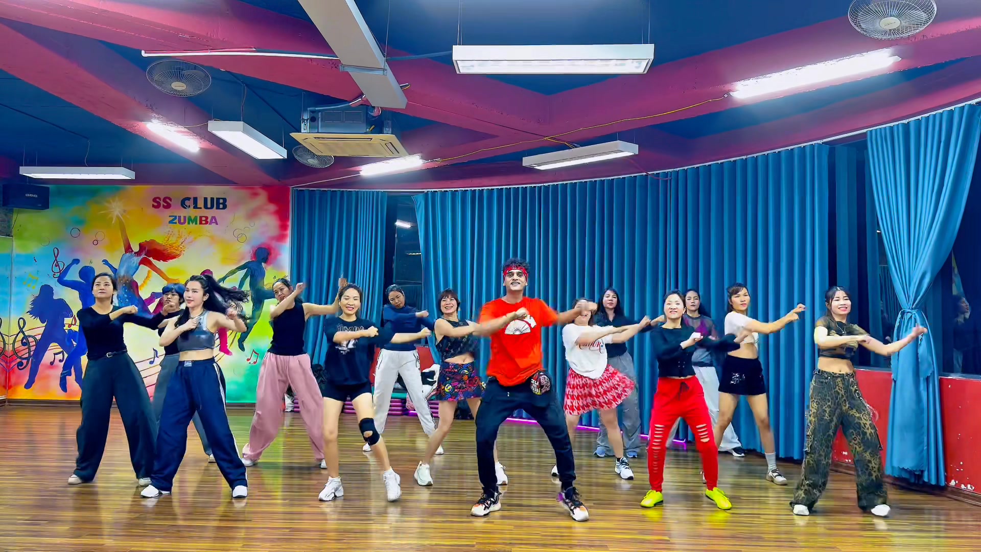 ZIN-121 || Bikini || Cumbia || Team-Chetan ..! 🫶🏻 📍SS Club Fitness ...