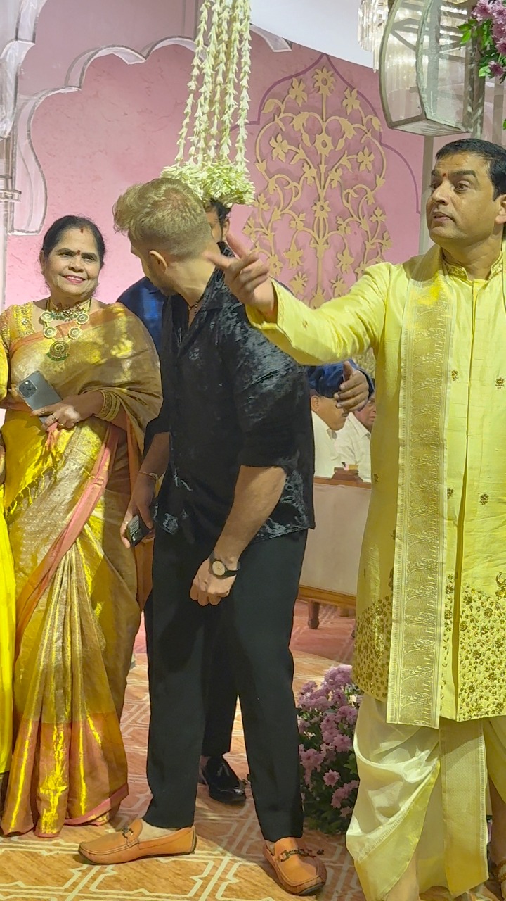 దిల్ రాజు ఫ్యామిలీ లో పెళ్లి సందడి dil raju brother daughter wedding in ...