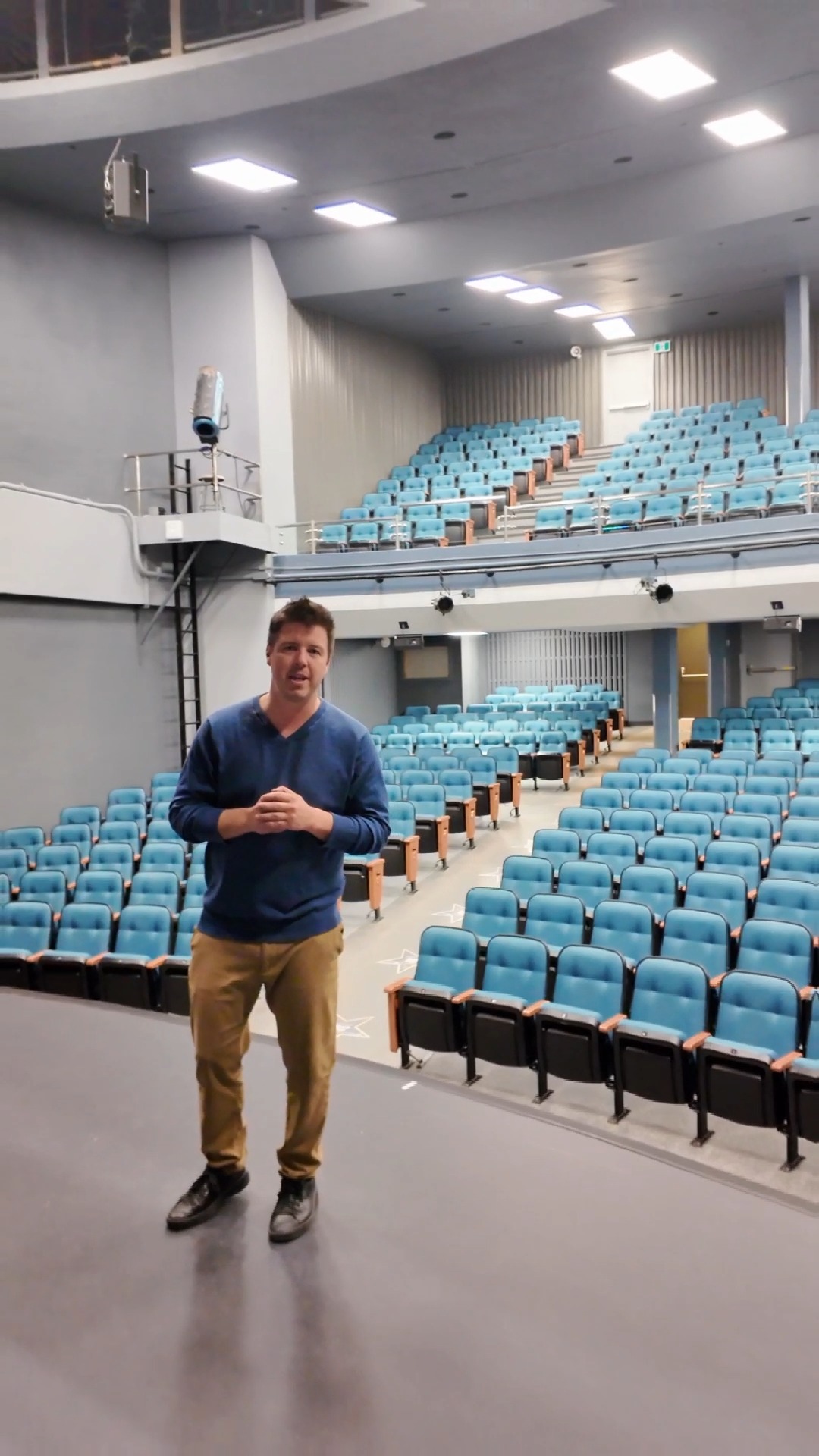 NOUVEAU SPECTACLE! 8 matières scolaires au coeur des illusions 🧠 ...