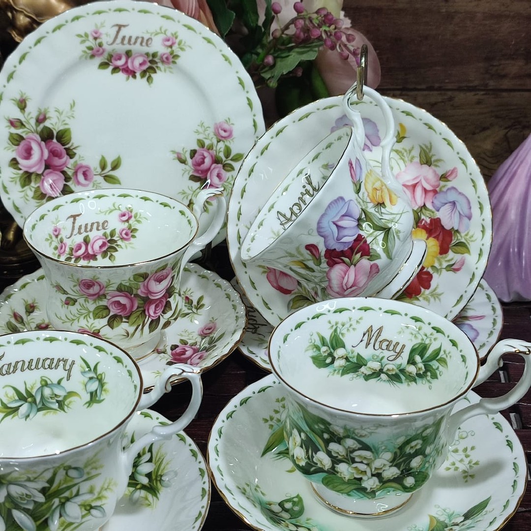 💛NEW ARRIVAL💛 Royal Albert Flower of the Month Series
