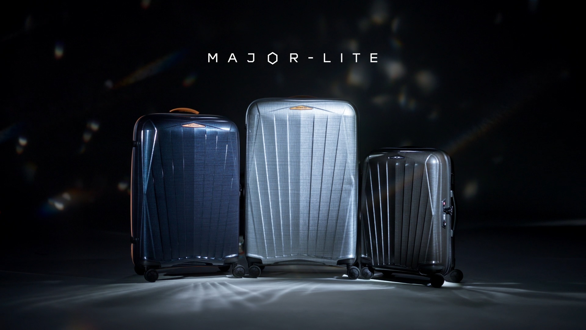 Samsonite黑標系列 Major-Lite華麗新上市 經典Curv®材質家族最新系列 閃耀動人｜將鑽石美學融入設計概念 優雅細膩｜將精湛 ...