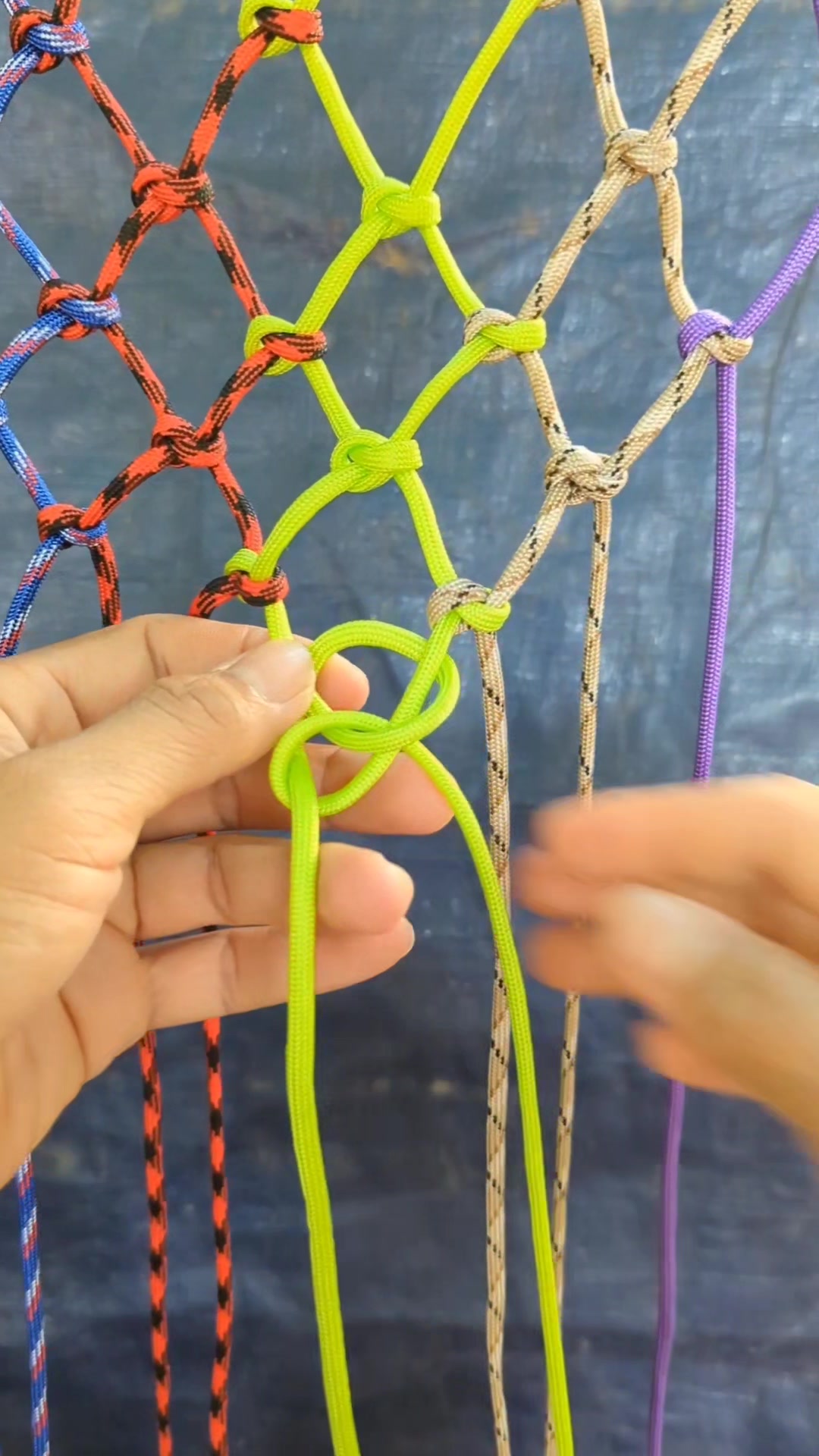 Learn how to tie a rope Net Knot without tool. #geniuknots #RopeDIY # ...