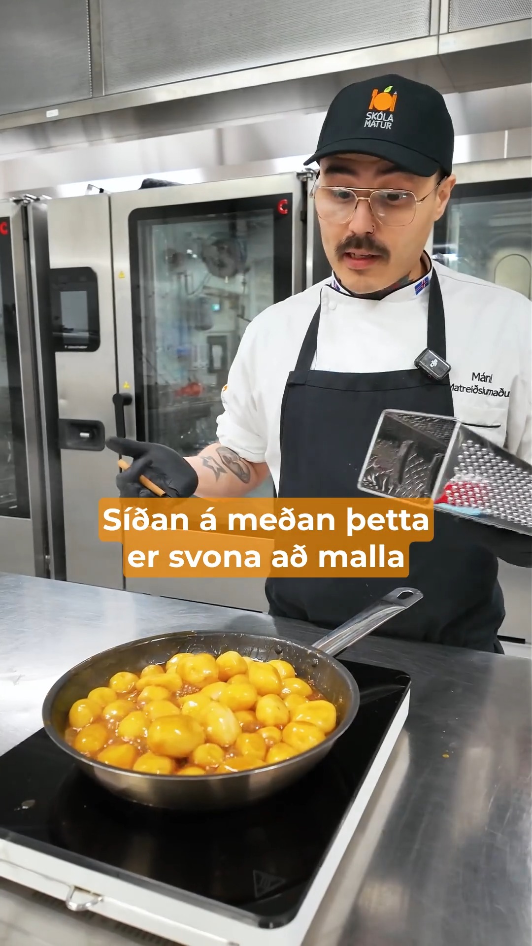 Máni matreiðslumaður er algjör snillingur í að brúna kartöflur. Það ...