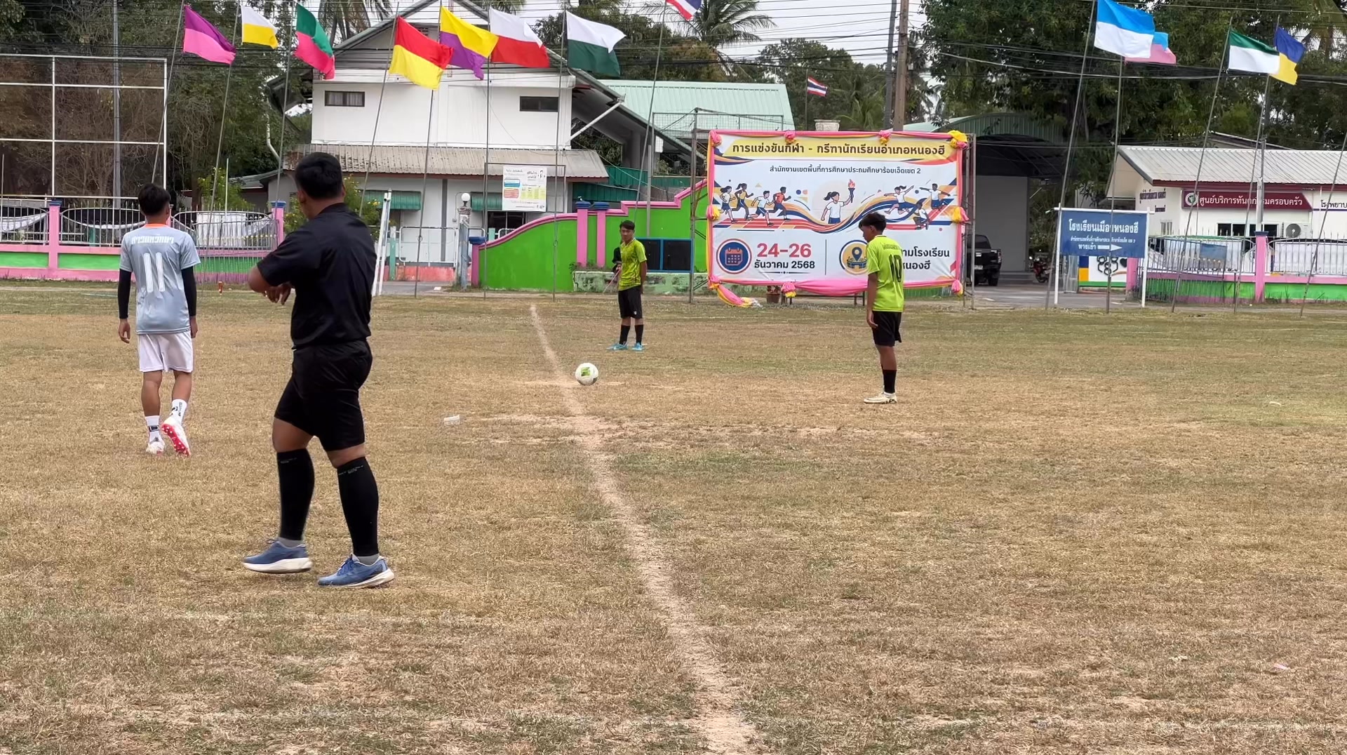 การแข่งขันฟุตบอลชาย7คน คู่ชิงชนะเลิศ รร.สาวแหวิทยา - รร.ดอนกลอยวิทยา ...