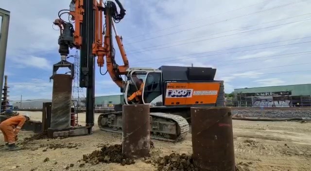 One of our #RTG RG19T telescopic leader rigs is installing 833 mm ...