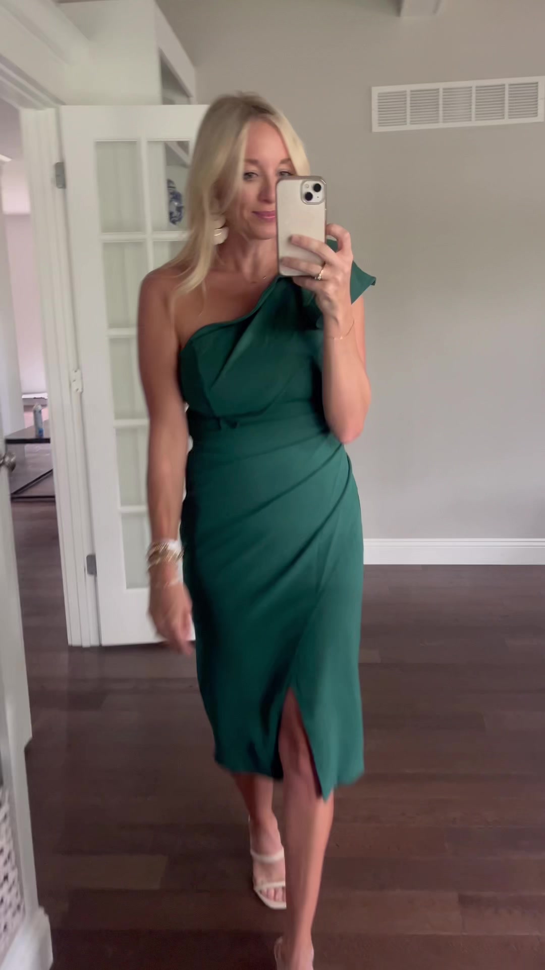 amazon green cocktail dress 27 Special Occasion Dresses From That Have Reviewers Obsessed Read more: https://www.buzzfeed.com/negestikaudo/amazon-special-occasion-dresses -reviewers-love?ref=bffbbuzzfeedfood&utm_source=dynamic&utm_campaign=bffbbuzzfeedfood&d_id=12311558 SIZE:10.5M Plunging V-Neck Black Side brogue two tone shoes inspired print on a