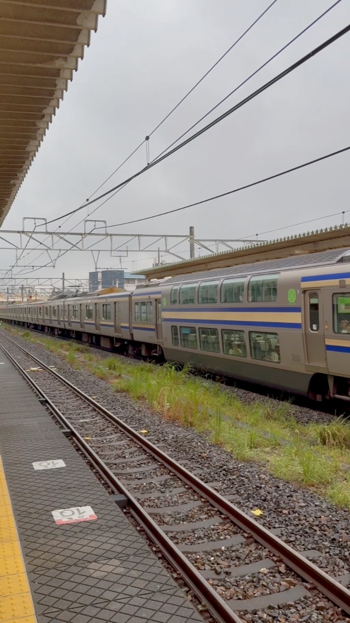 The advanced JR East E235-1000 series commuter train arrives