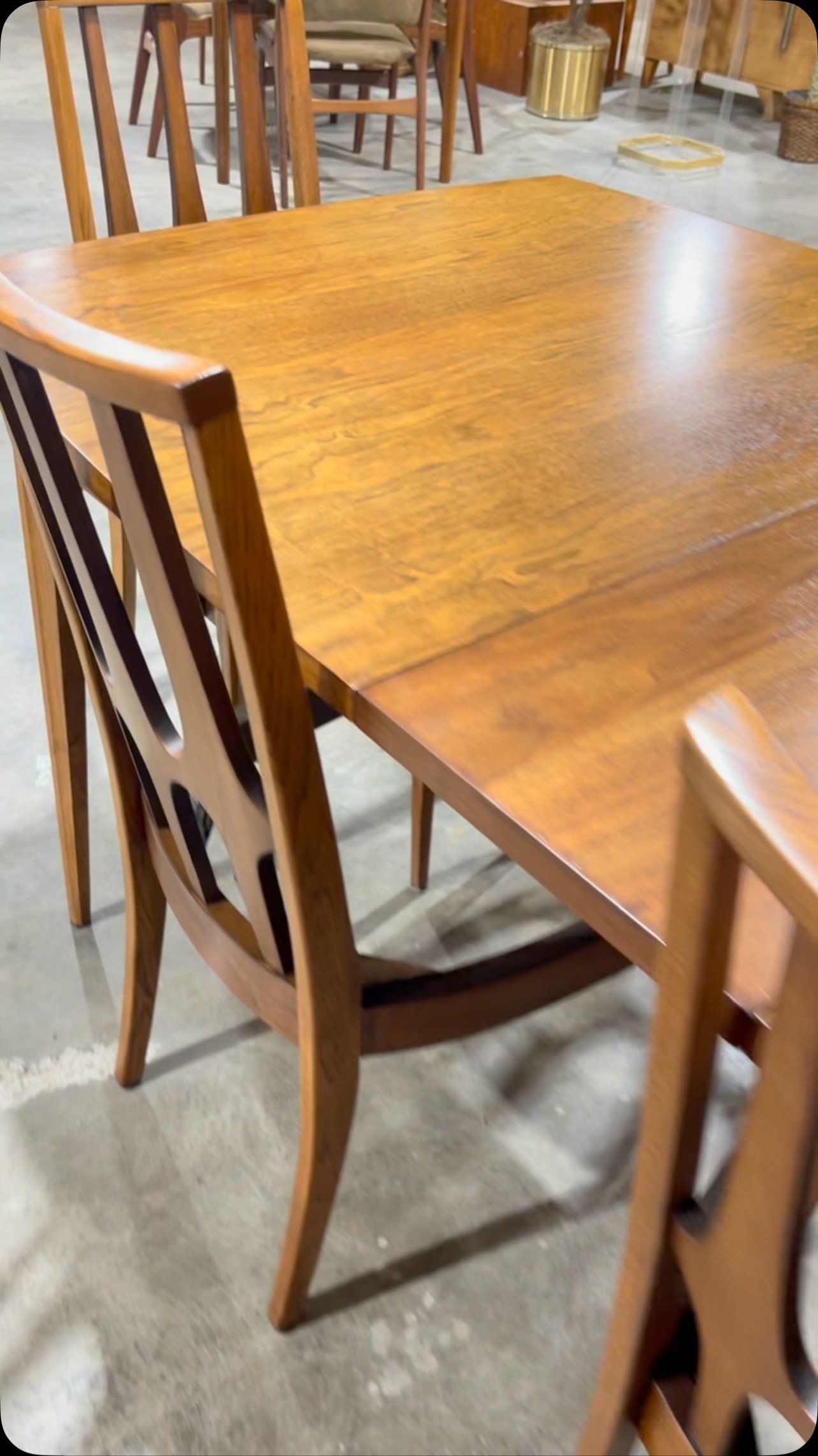 Broyhill社製 ヴィンテージ ダイニングテーブル、椅子セット Now Available! Broyhill Brasilia Dining Set 3 Leaves 4 Slipper