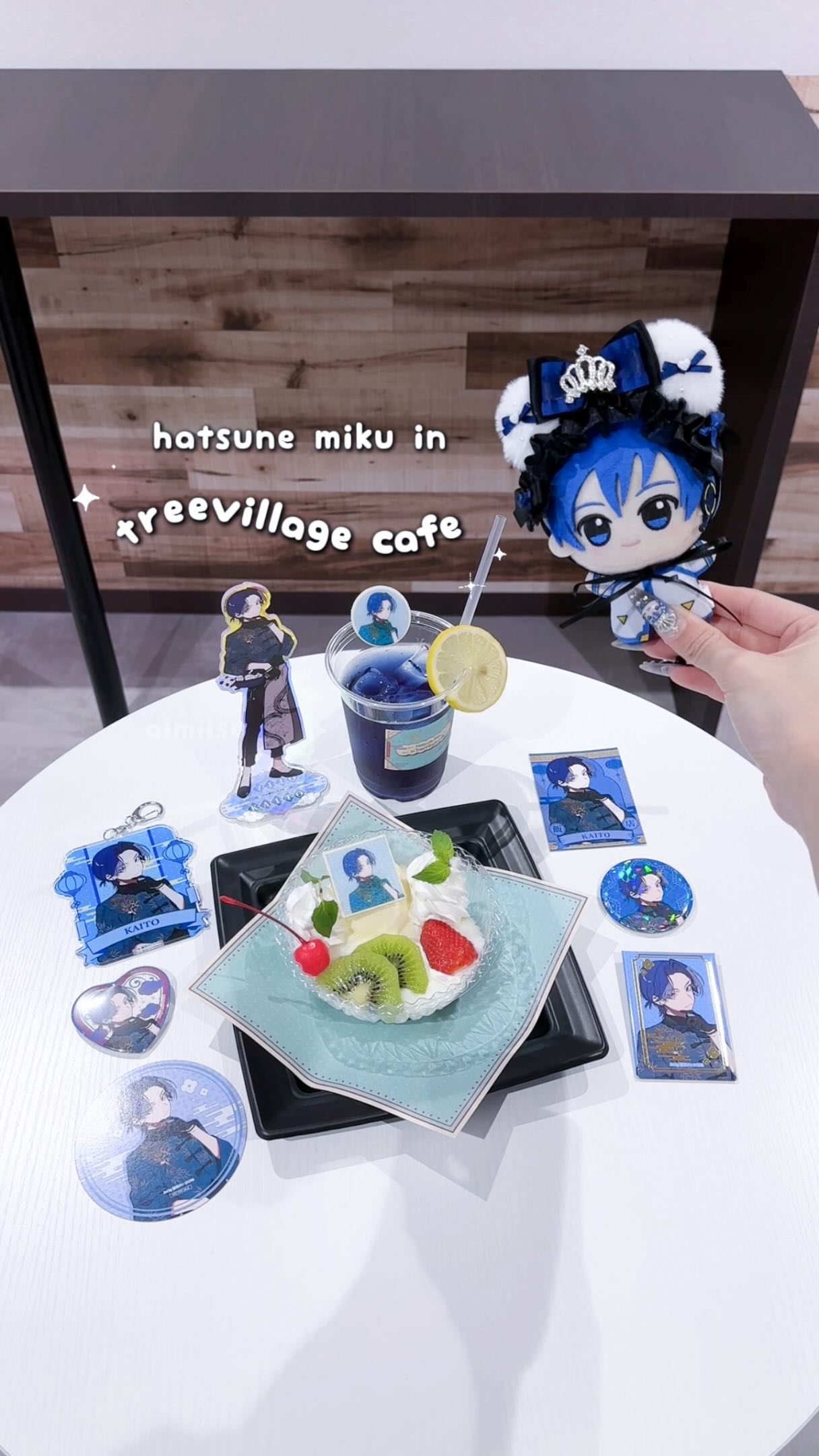 hatsune miku in treevillage cafe 🐼💙 super happy i got to make it
