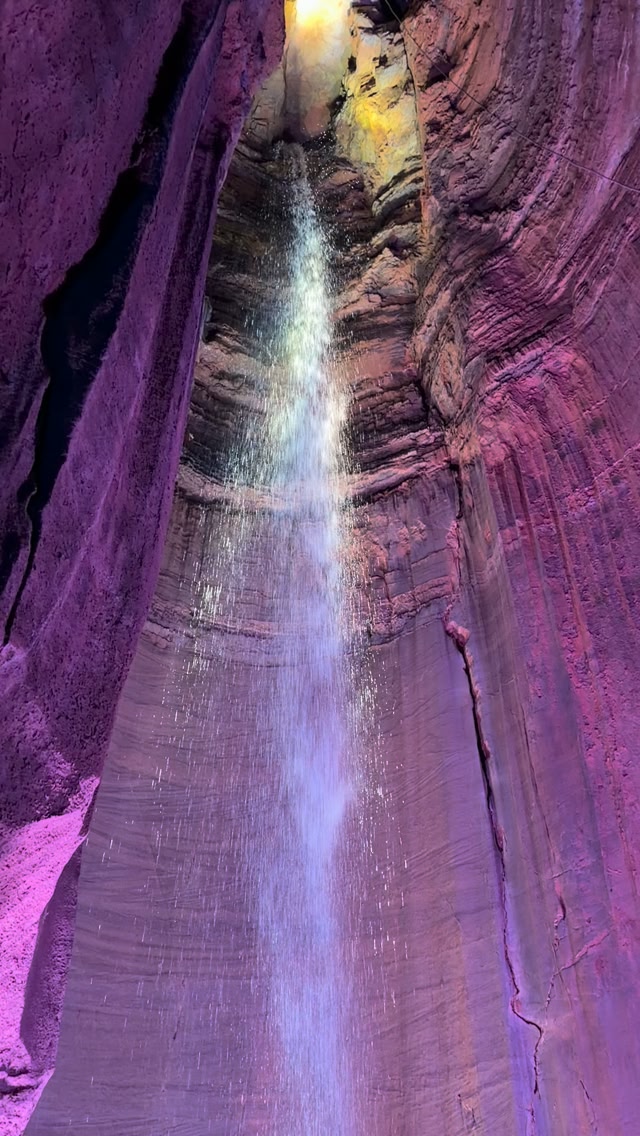 Can you get stuck in Ruby Falls Cave? 🤯 No, you can't! Thanks to