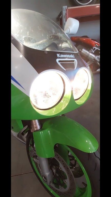 101 Garage] The Kawasaki Ninja ZXR750 (often written ZXR7 in short